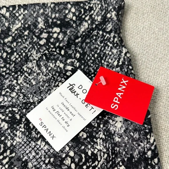 SPANX Faux Leather Snake Shine Leggings Size Large NWT Grey Pants - Picture 4 of 9